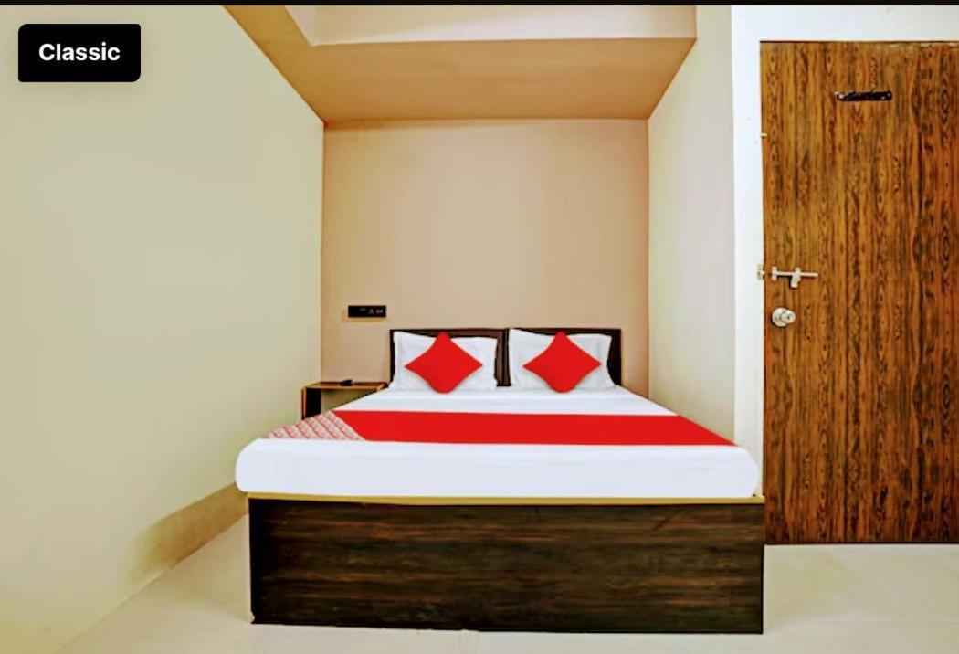 Hotel Welcome, Vip Road Vesu Surat Eksteriør billede